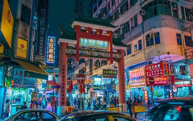 Hành trình du lịch Hồng Kông, khám phá phố chợ đêm Temple nhộn nhịp